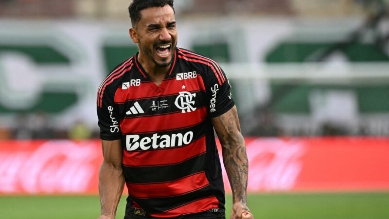 Durante final contra o Palmeiras no Peru, Danilo comemora o gol na final da Libertadores - Foto...