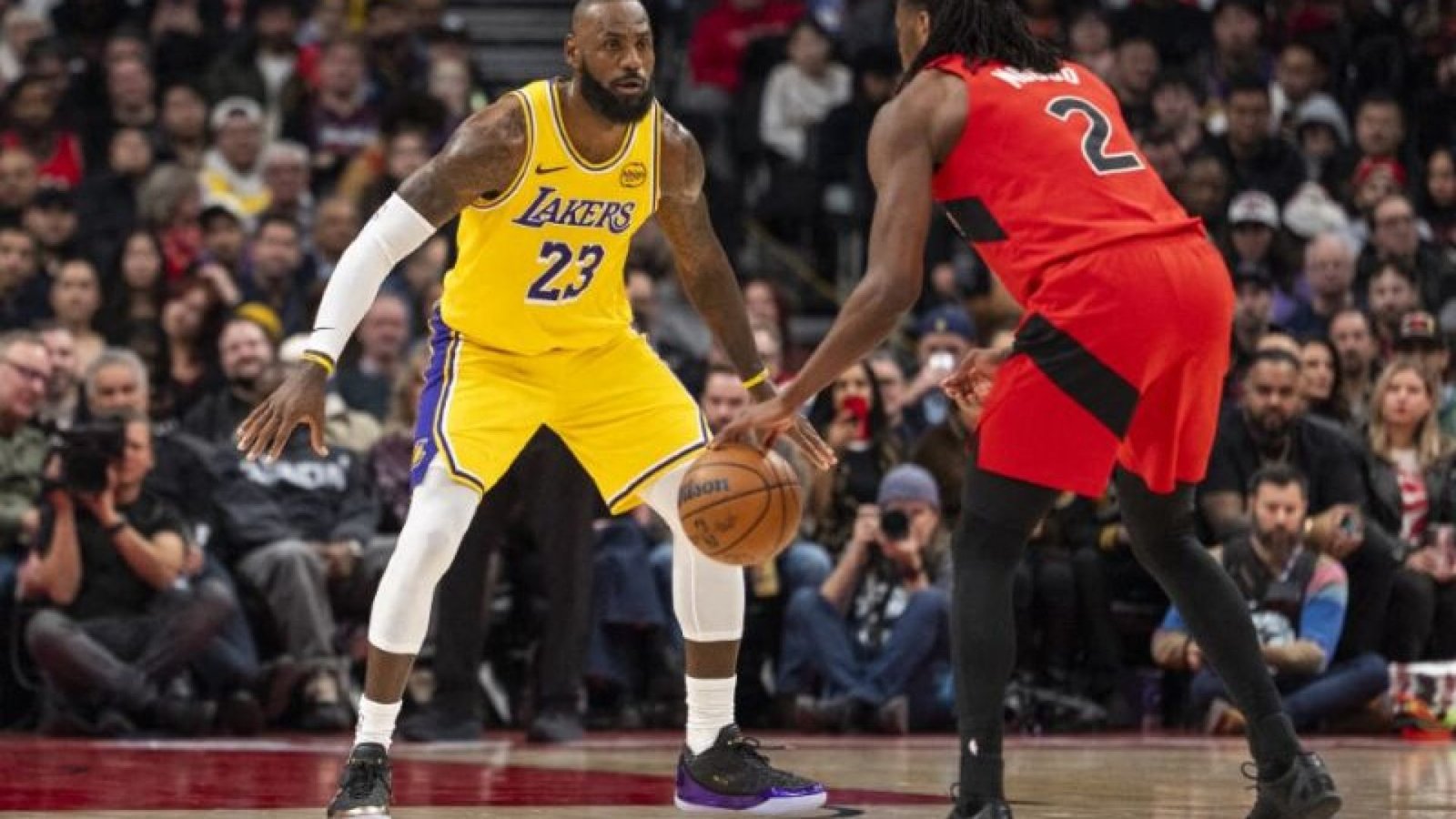 LeBron James marcou 8 pontos na vitória do Los Angeles Lakers sobre o Toronto Raptors - Foto: ...
