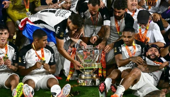 Jogadores celebram o título da Copa do Brasil - Foto: Pablo Porciúncula / AFP