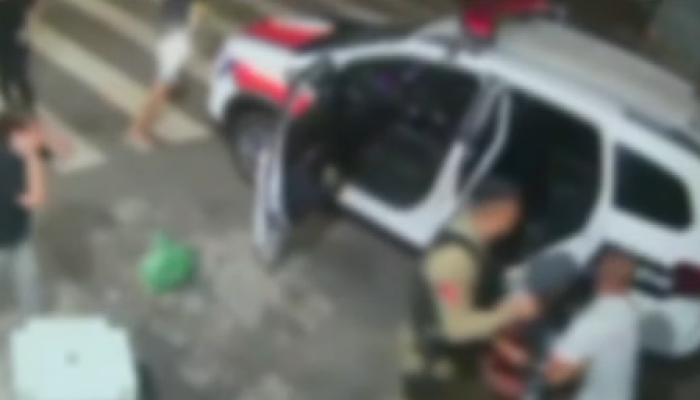 Jovem estava trabalhando no seu depósito de bebidas quando aconteceu a ação policial. (Foto: R...