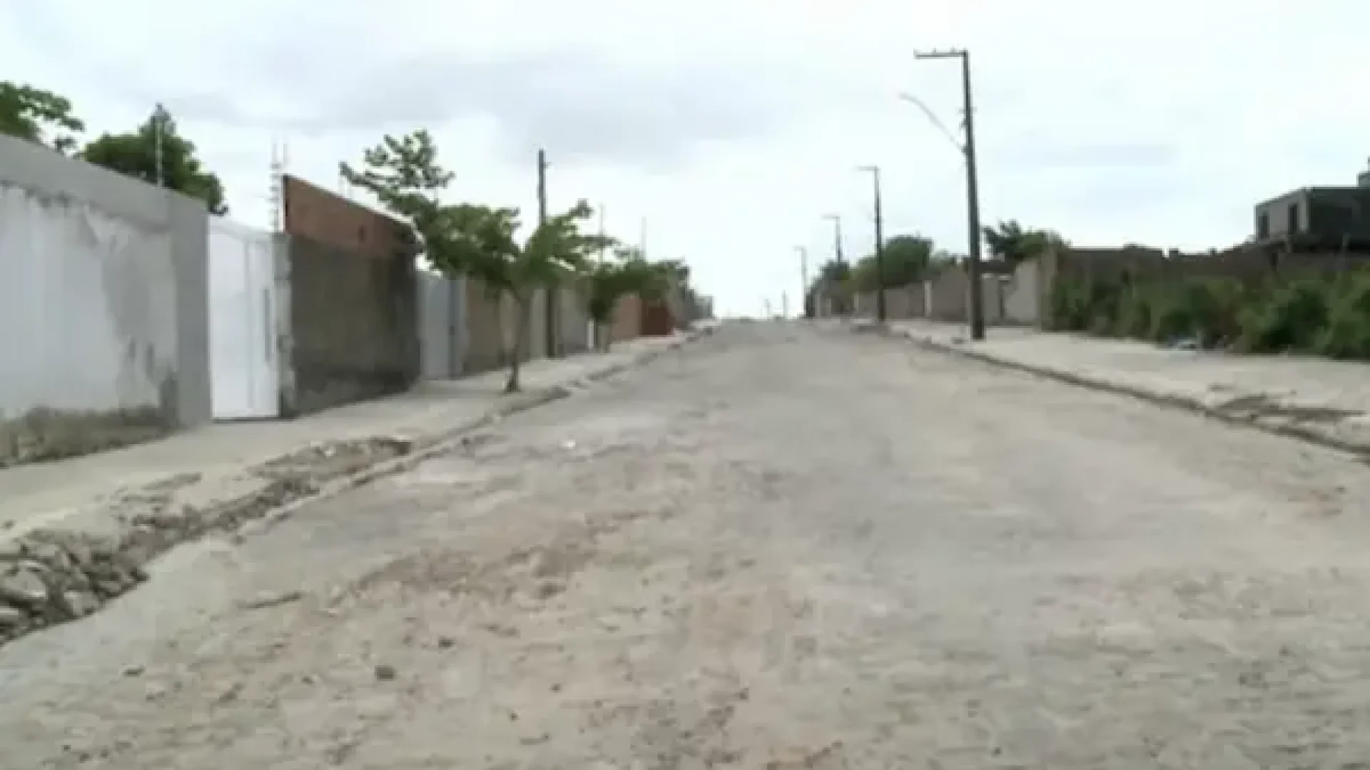 Rua onde se localiza residência que ocorreu a chacina (TV Correio/Reprodução)