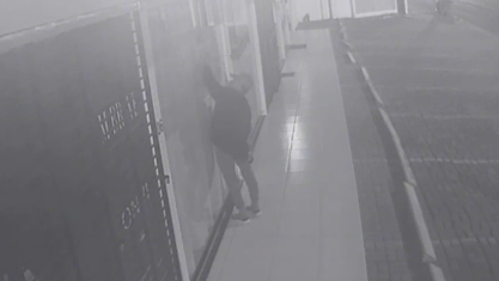 Um Salão de beleza foi invadido e roubado por uma dupla de criminosos na noite dessa quarta-feir...