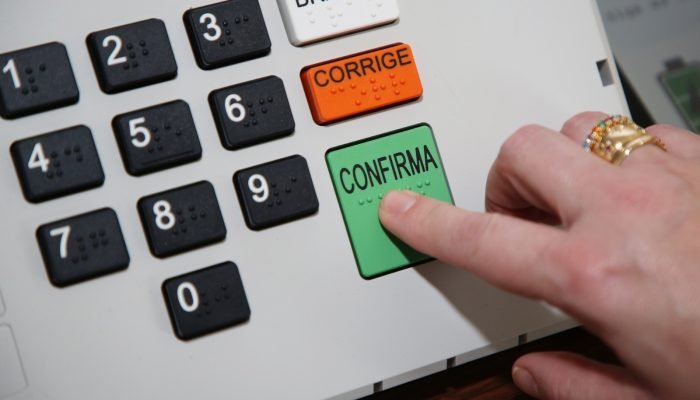 te; o certificado de reservista (para homens que prestaram serviços militares na