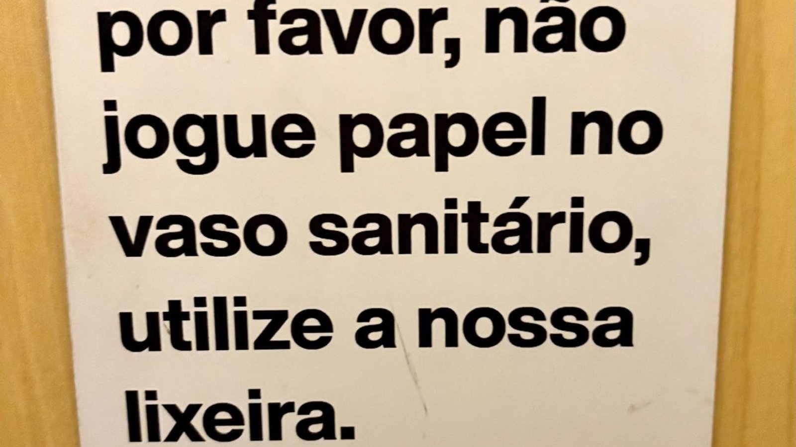 que no Brasil não devemos jogar o papel higiênico no vaso? Para o brasileiro, jo