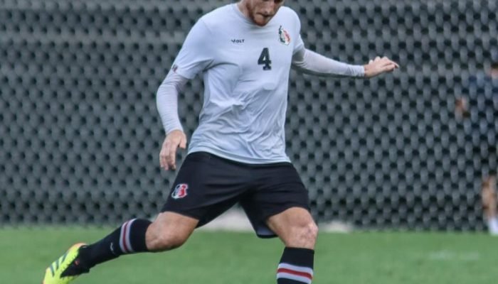 Ianson foi uma das contratações para 2026 que assumiu um lugar no time titular do Santa Cruz at...