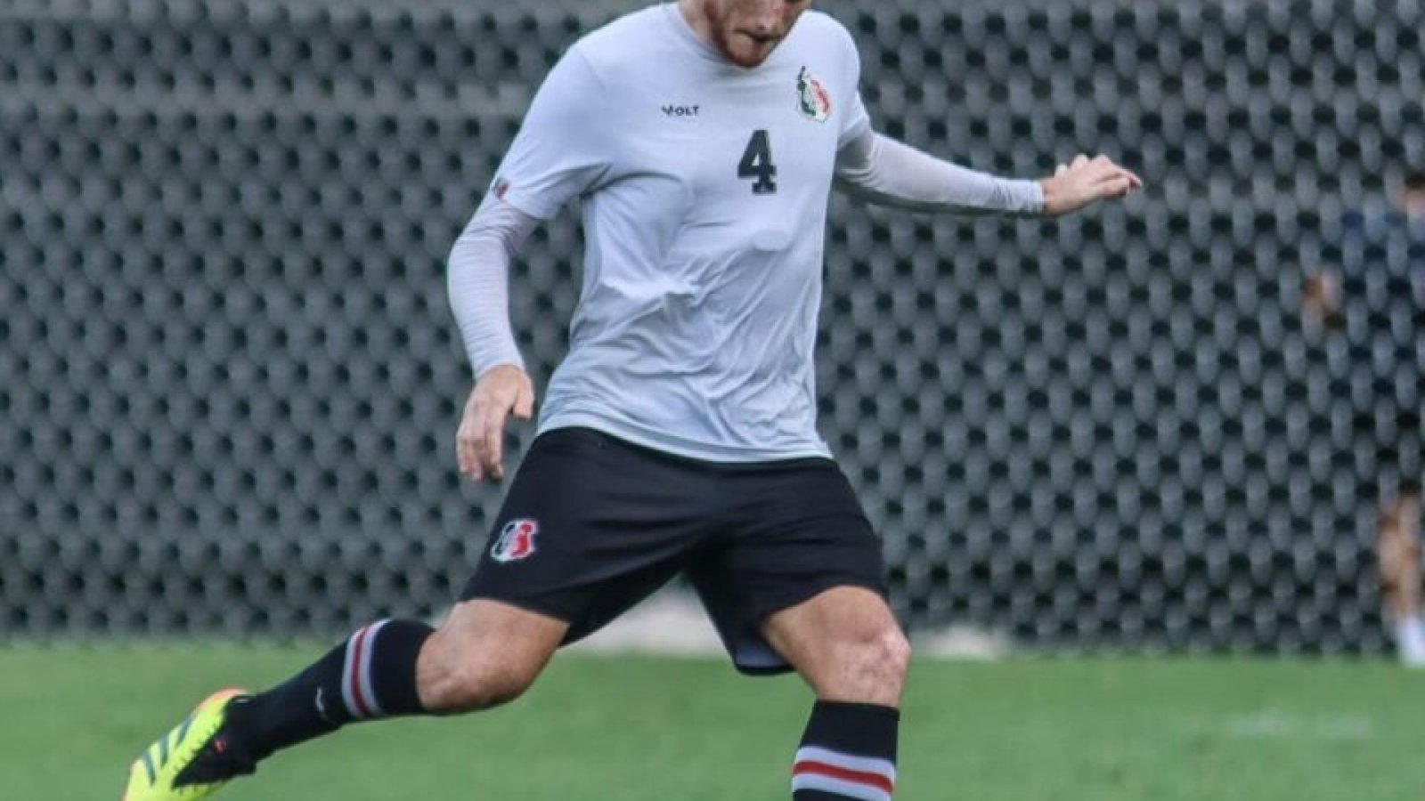 Ianson foi uma das contratações para 2026 que assumiu um lugar no time titular do Santa Cruz at...