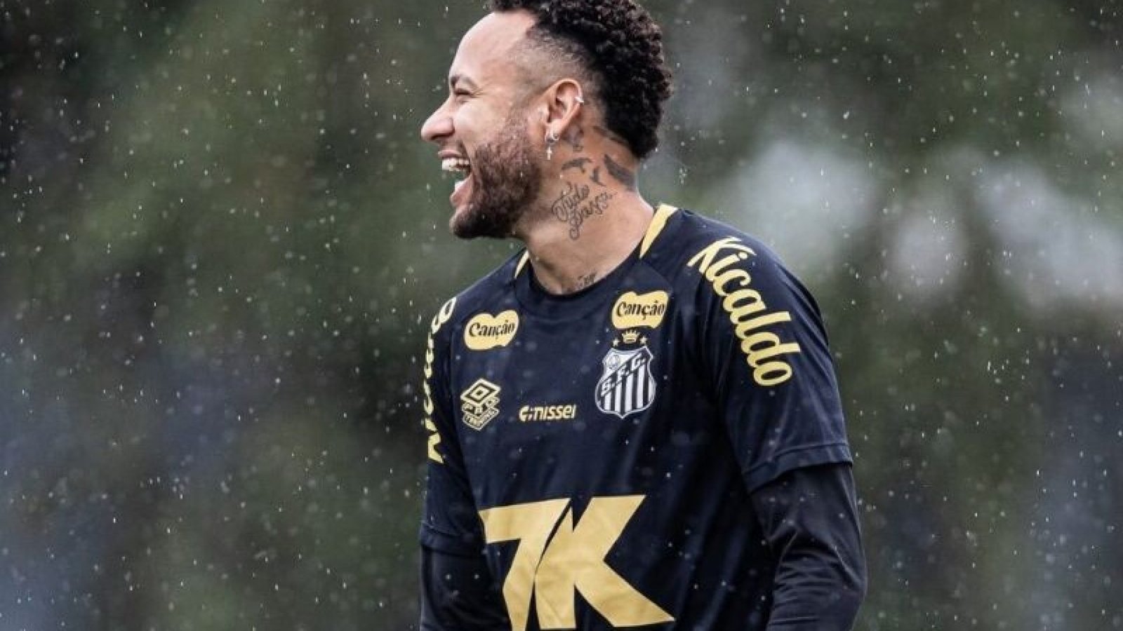 Neymar durante treino do Santos nesta terça-feira (28) - Foto: X/Santos