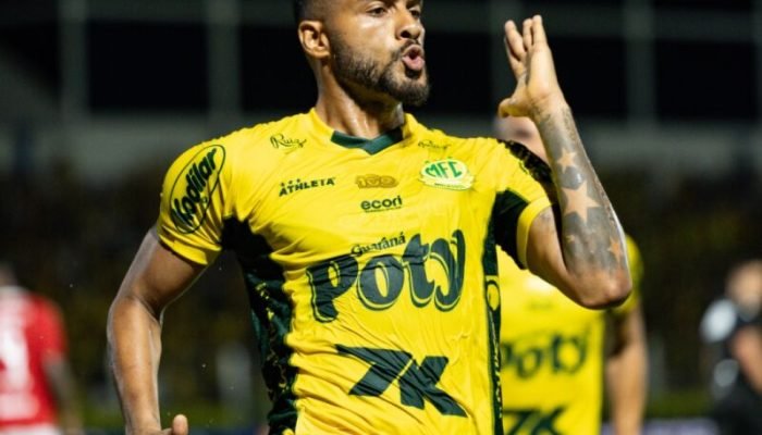 Reinaldo, lateral-esquerdo do Mirassol - Foto: JP Pinheiro/Agência Mirassol
