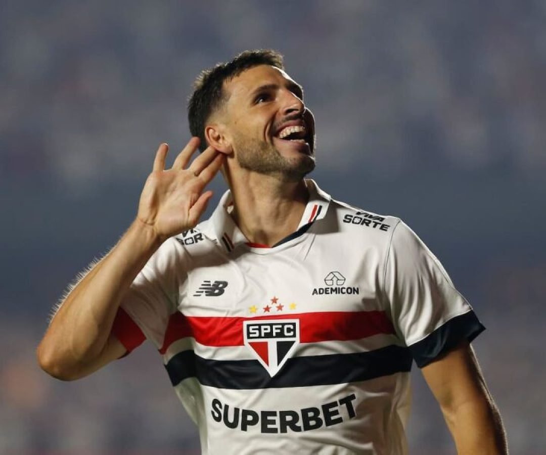 Calleri, atleta do São Paulo, ironiza atuação do Palmeiras em clássico no Brasileirão - Fo...
