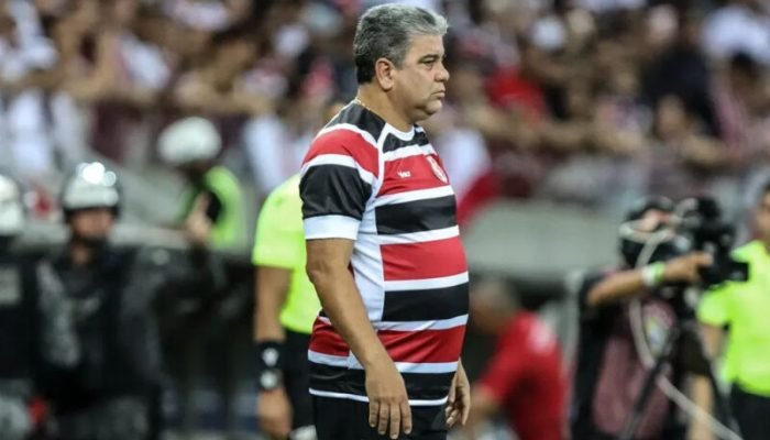 Apesar da derrota, o treinador reiterou a confiança em uma remontada no jogo de volta - Foto: ...