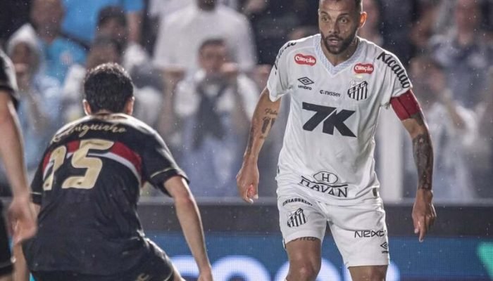 Apesar de bastante criticado pela torcida, Guilherme deixa o Santos com 27 gols em 94 partidas -...
