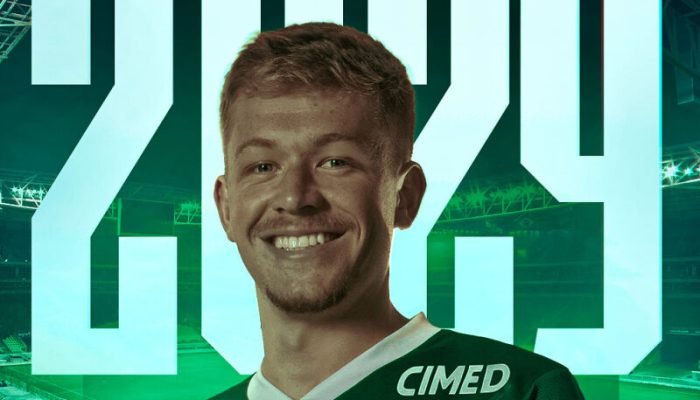 O defensor disputou 44 partidas neste ano, sendo 31 deles como titular, e marcou três gols - F...