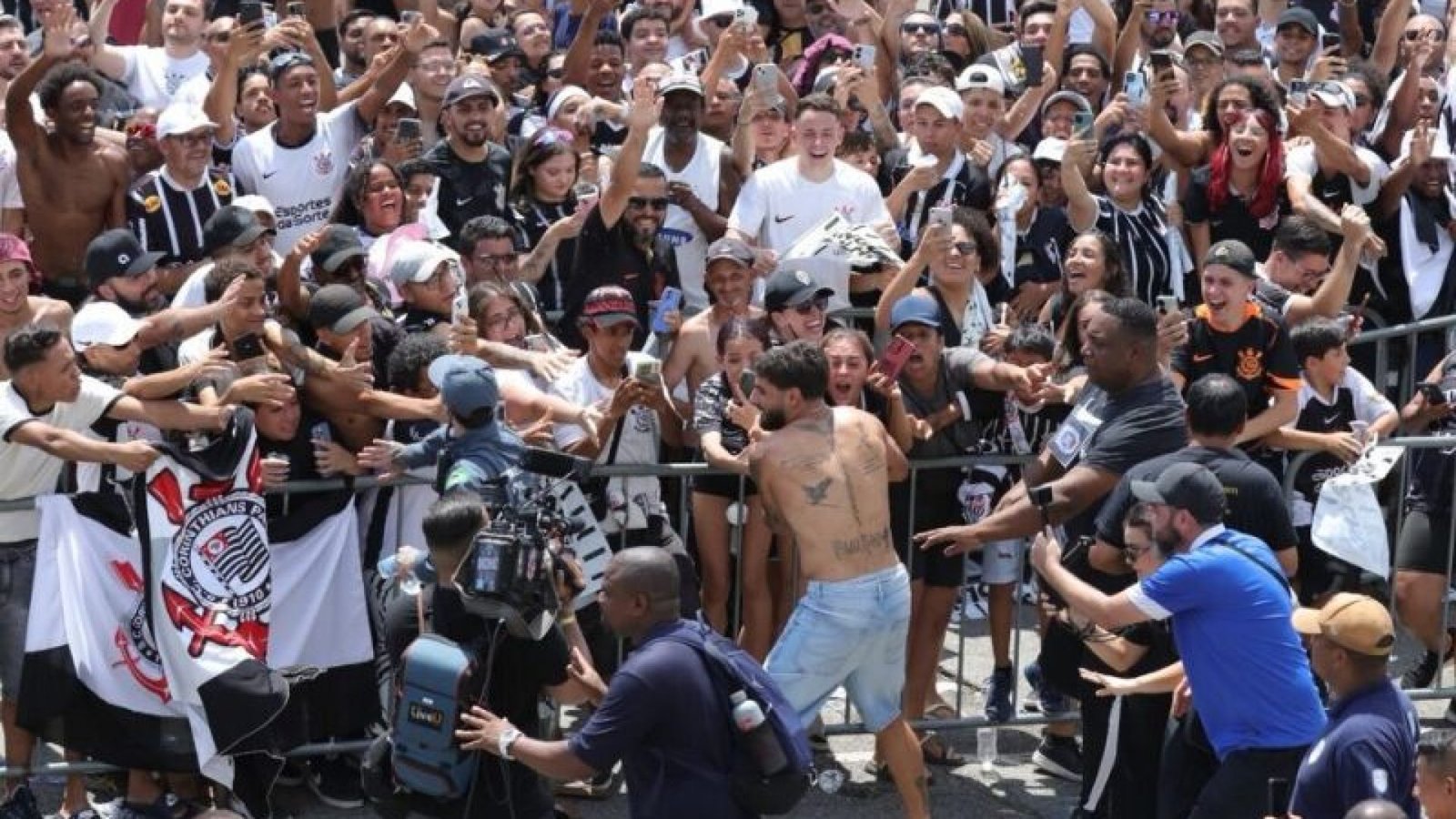 Após o título, o Corinthians provocou os rivais Palmeiras e Vasco - Foto: Reprodução/@corin...