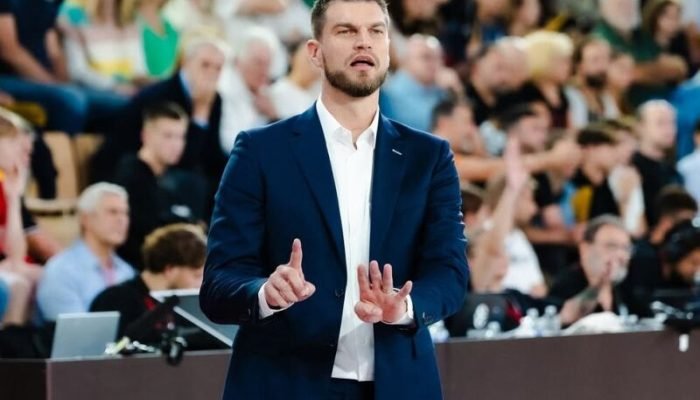 Tiago Splitter, treinador brasileiro do Portland Trail Blazers, venceu novamente o Golden State W...