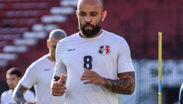 Patrick Allan foi titular no primeiro jogo-treino e surge como possível titular  - Foto: Evely...