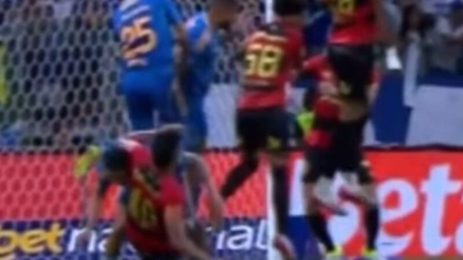 Lance polêmico de Sport e Cruzeiro - Foto: Reprodução/Instagram