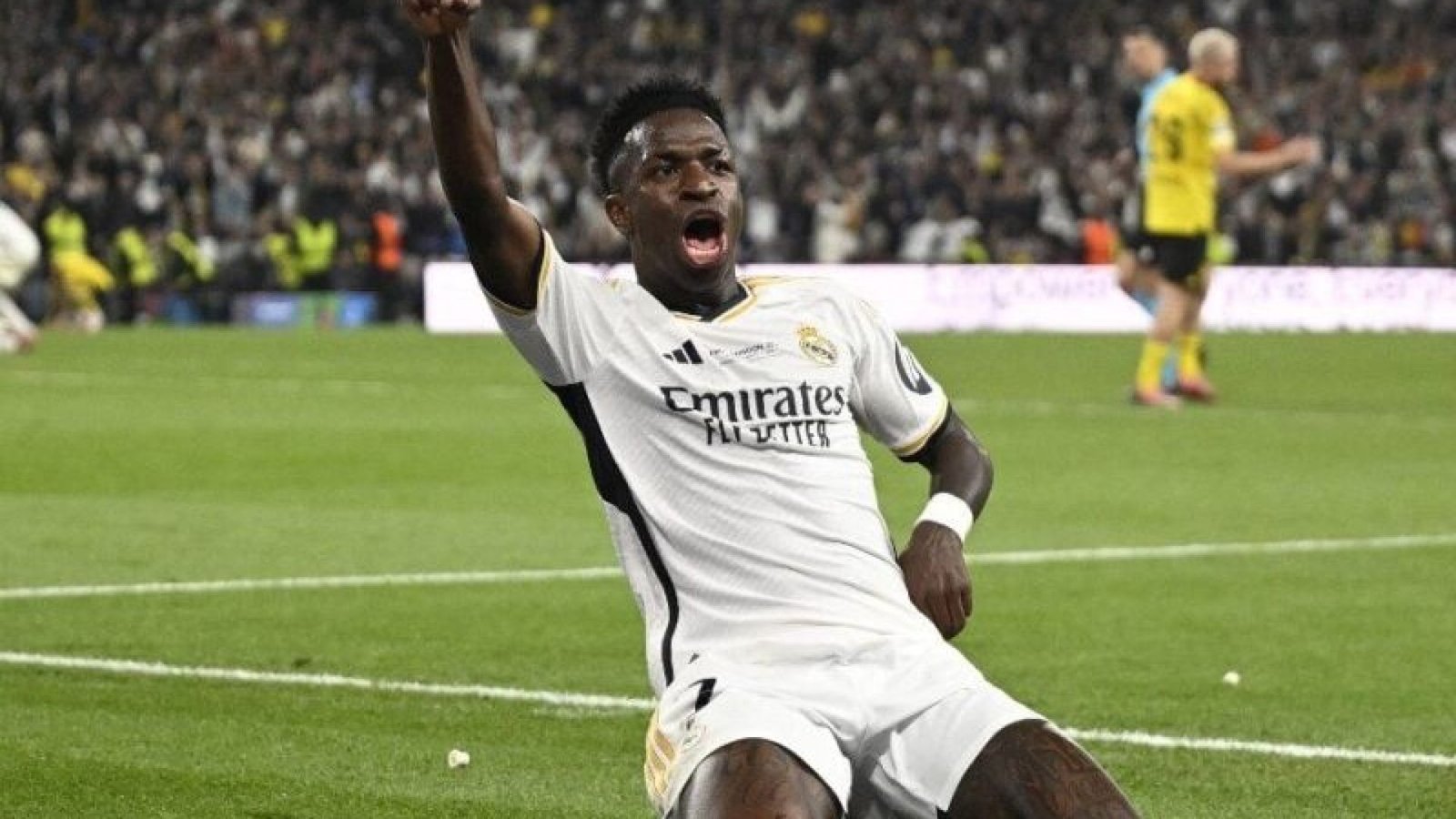 Vini Jr. controla a bola durante um treino da Seleção Brasileira de Futebol - Foto: Ina Fassb...