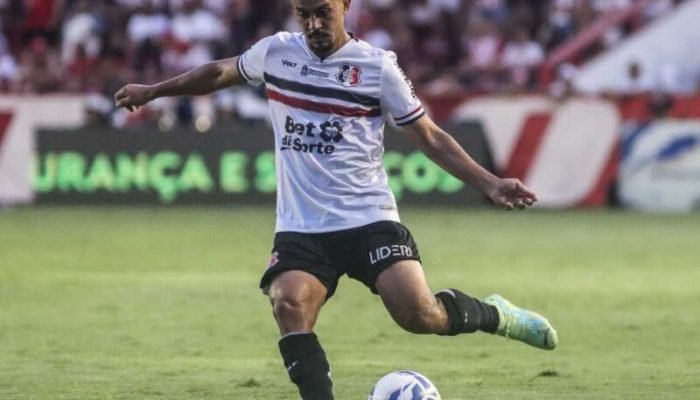 Rodrigues, lateral do Santa Cruz - Foto: Divulgação/Santa Cruz