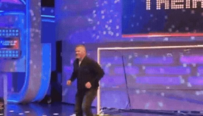 Ex-atacante do Manchester United, hoje aos 40 anos, recria gol histórico do derby de 2011