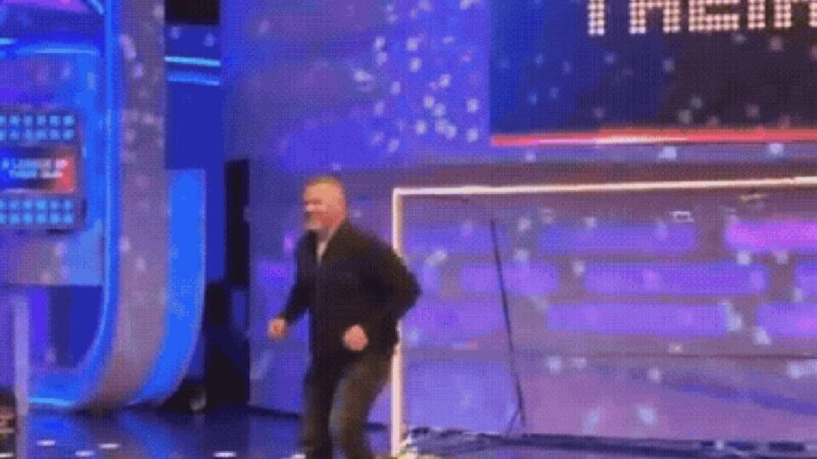 Ex-atacante do Manchester United, hoje aos 40 anos, recria gol histórico do derby de 2011