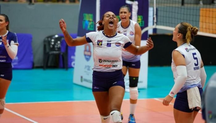 Recife Vôlei se recupera de derrota na estreia e vence primeira na Superliga B - Foto: Glau Pe...