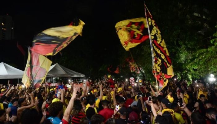 Torcedores do Sport celebram título do Campeonato Pernambucano - Foto: Ricardo Fernandes/Folha...